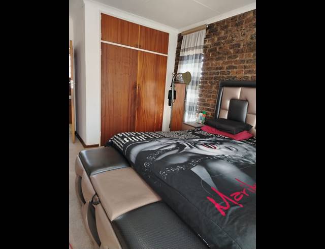 4 BEDROOM FREEHOLD FOR SALE IN AMIEL PARK